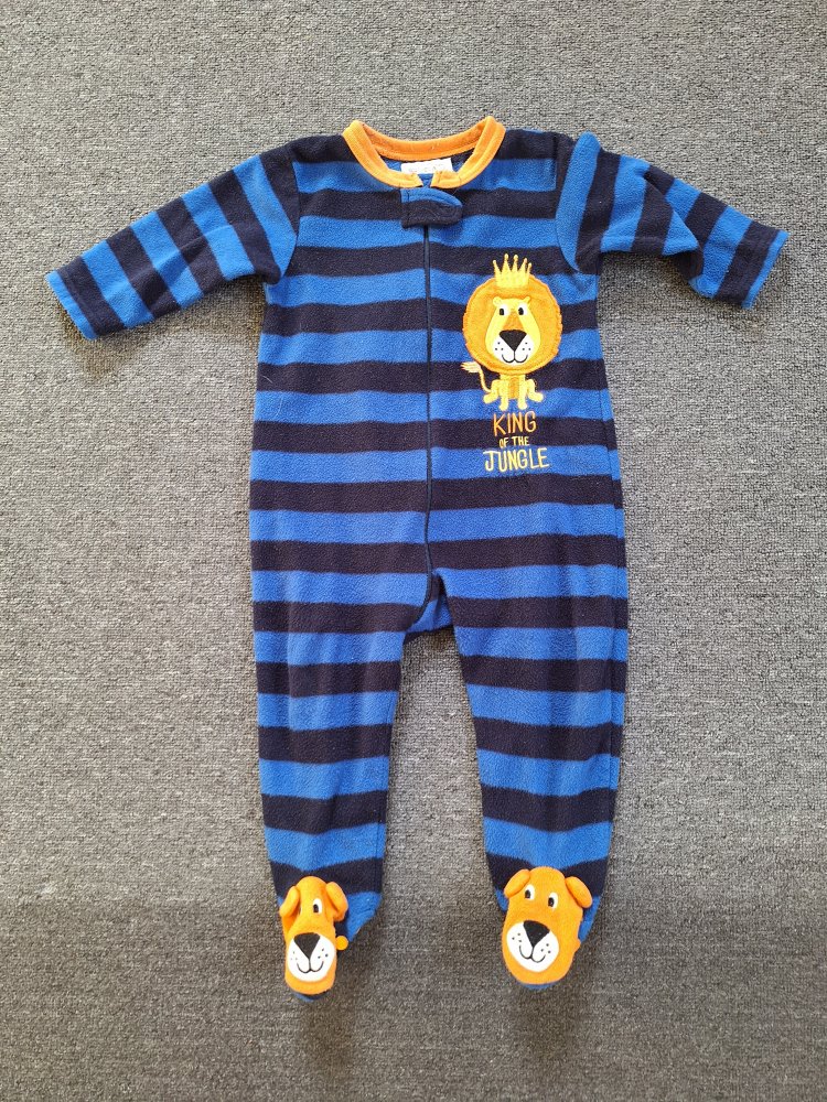 Warmer blau-schwarz gestreifter Pyjama 