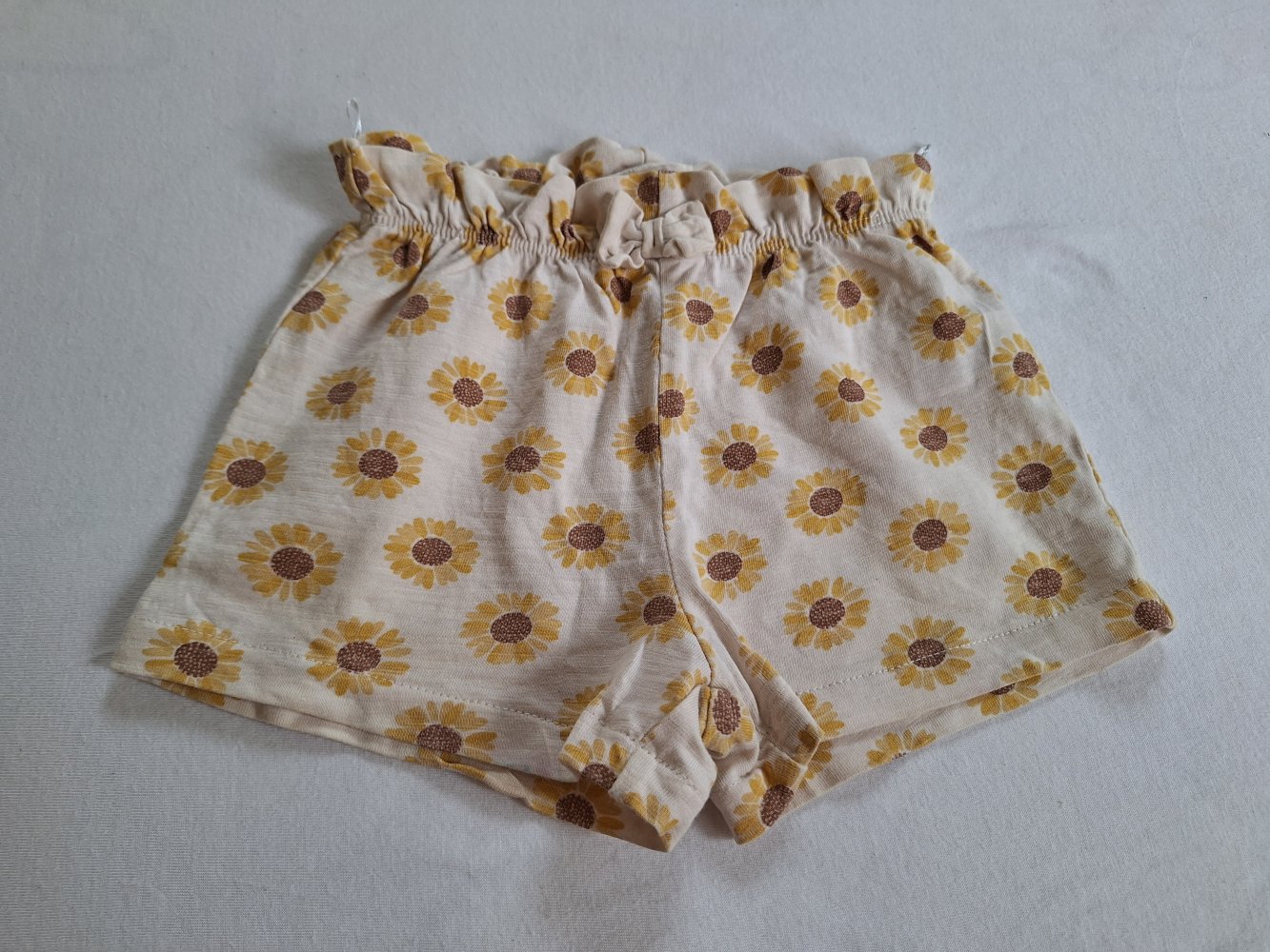 Kurze Hose mit Sonnenblumen, Gr. 80 Sommershorts