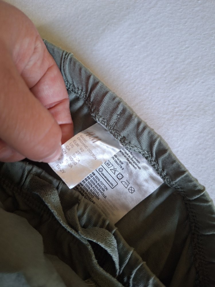 dünne khakifarbene Stoffhose, Gr. 92 mit Löchern hinten! unisex