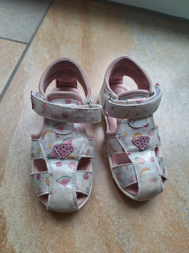 weiß-silber-rosa Sandalen mit Melonen und Erdbeeren, Gr. 24