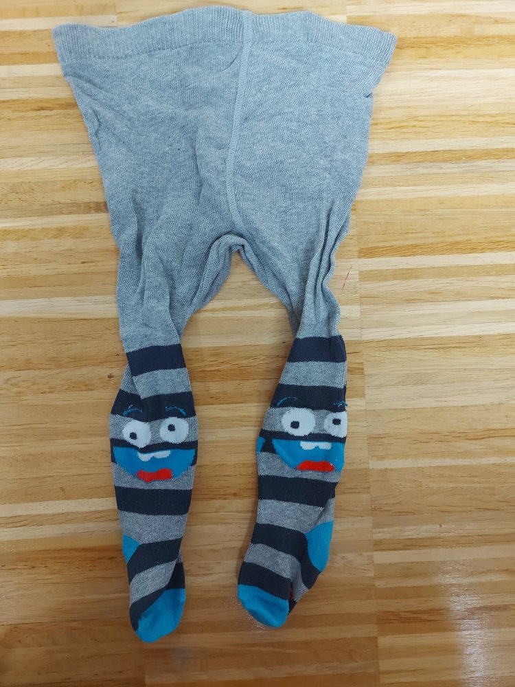 graublaue Babystrumpfhose mit kleinen Monstern Gr. 62/68