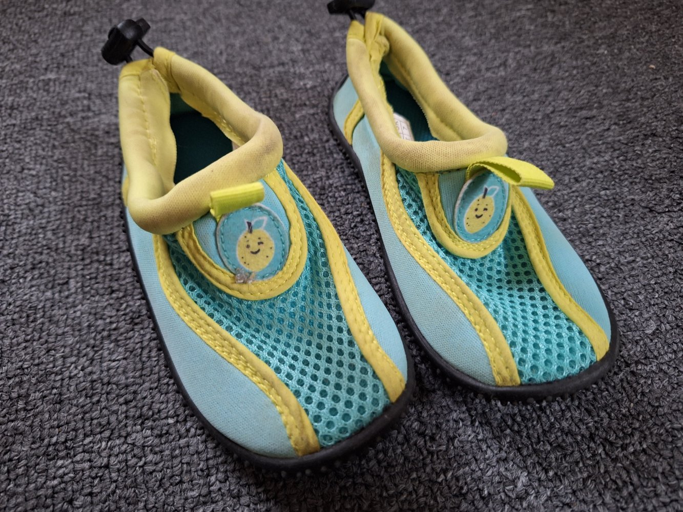 Aquaschuhe Gr. 24 Wasserschuhe