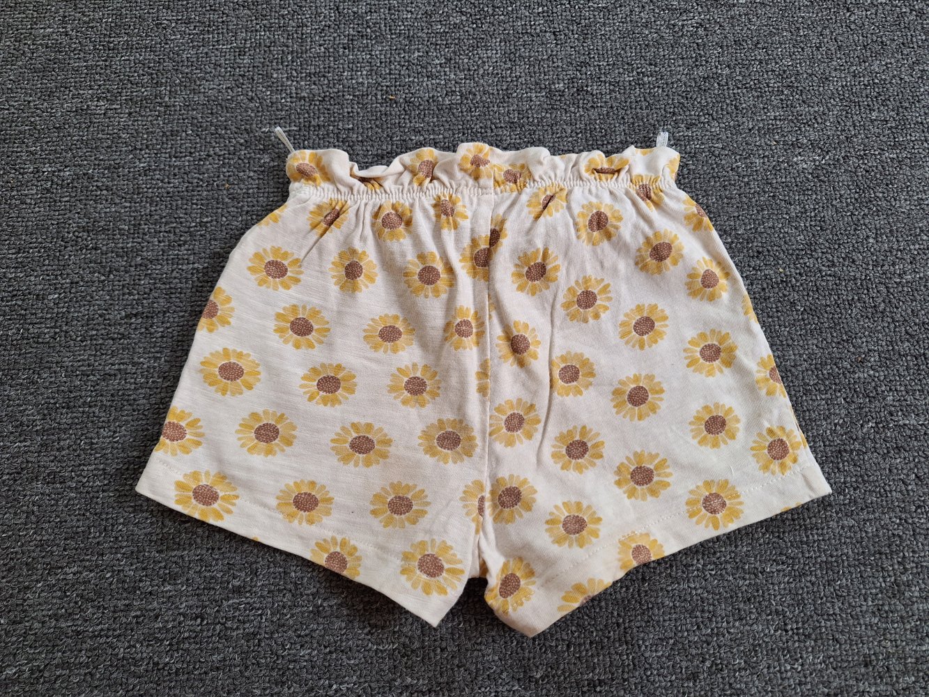 Kurze Hose mit Sonnenblumen, Gr. 80 Sommershorts