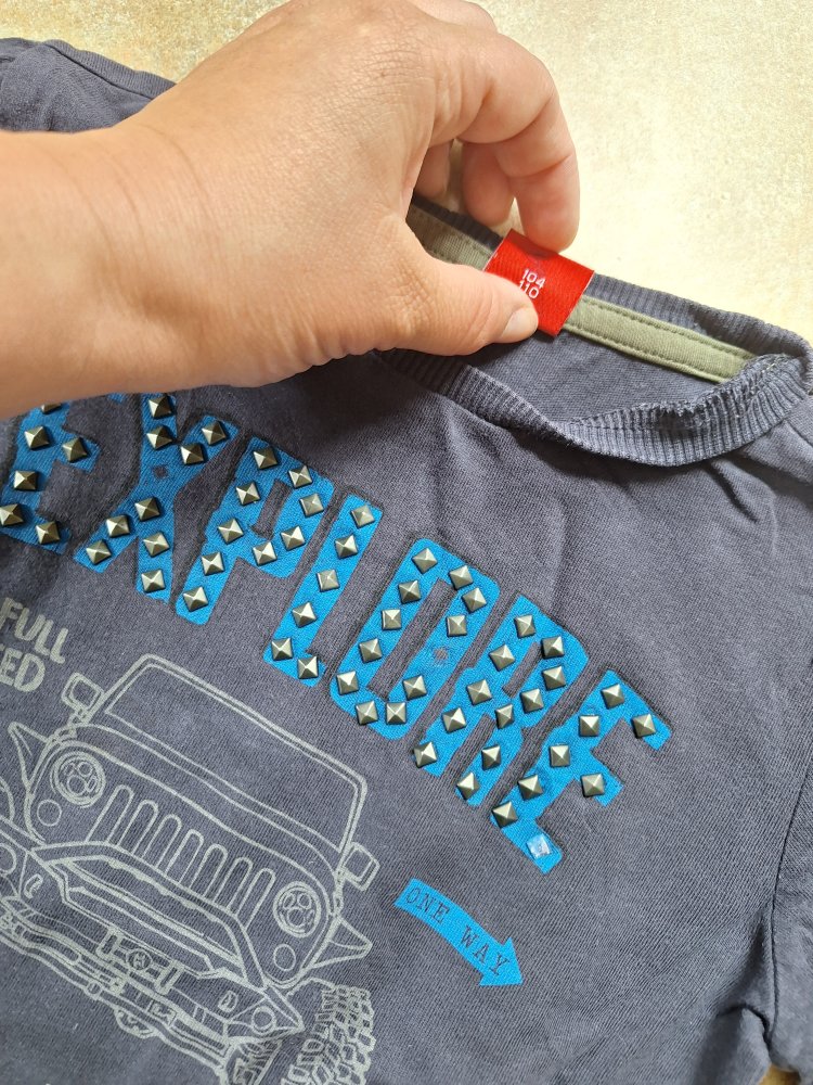 Blaues Sweatshirt mit Nieten, Gr. 104/110 