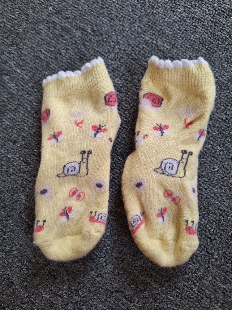 Gelbe Stoppersocken mit Schnecken, Gr. 19-20