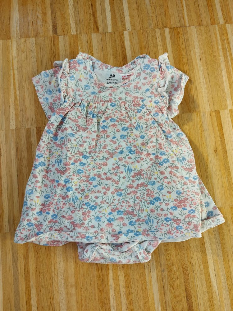 geblümtes Bodykleidchen Gr. 62