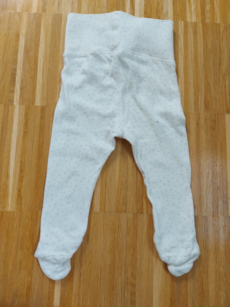 Weiße Babyhose mit Pünktchen mit breitem Bund und Füßchen Gr. 62