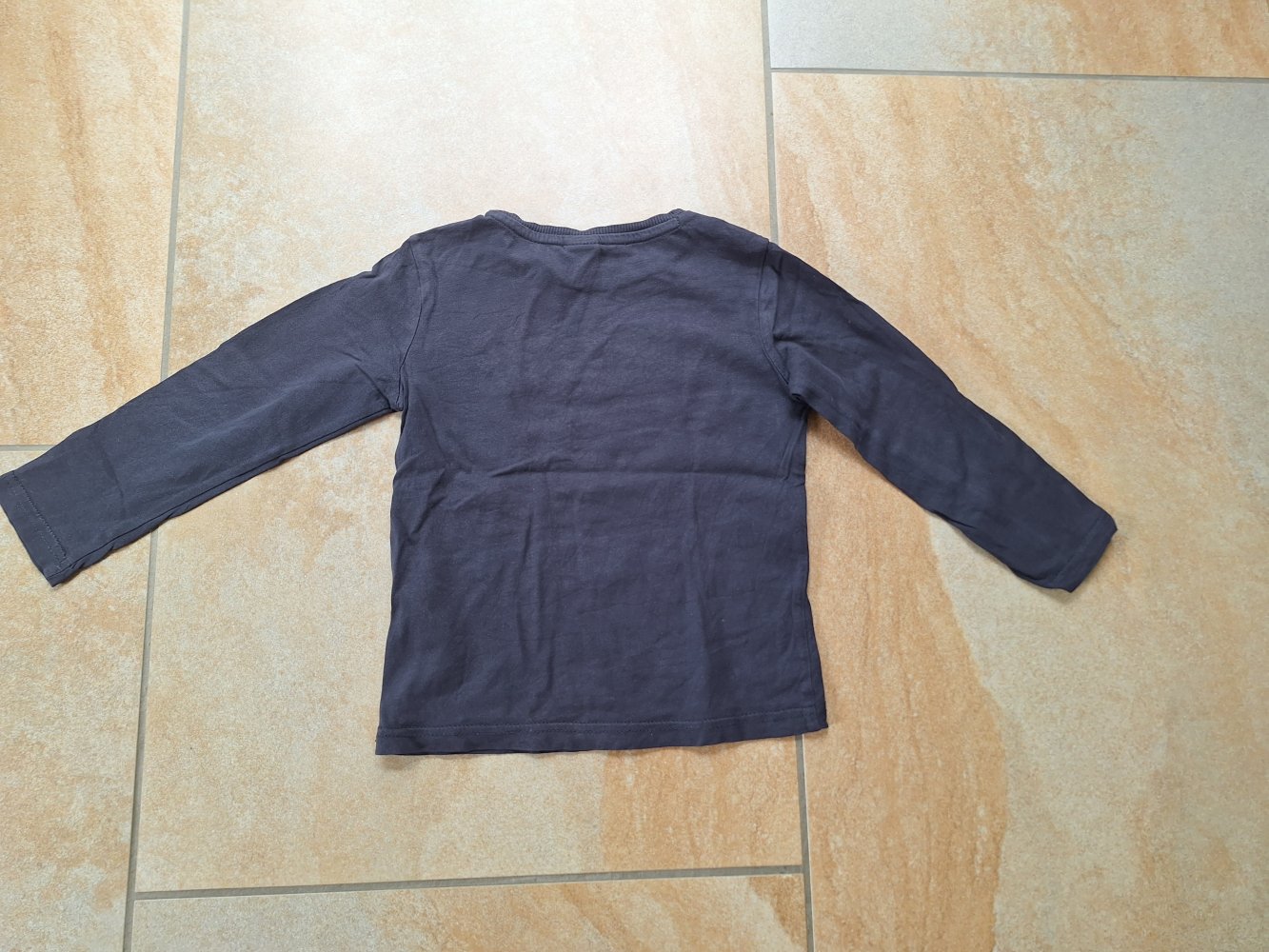 Blaues Sweatshirt mit Nieten, Gr. 104/110 
