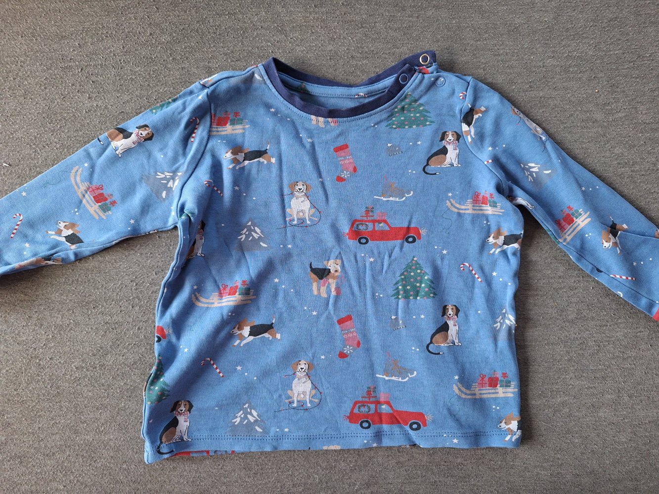 Blauer Weihnachtspullover mit Hunden und Weihnachtsmotiven, Gr. 86/92