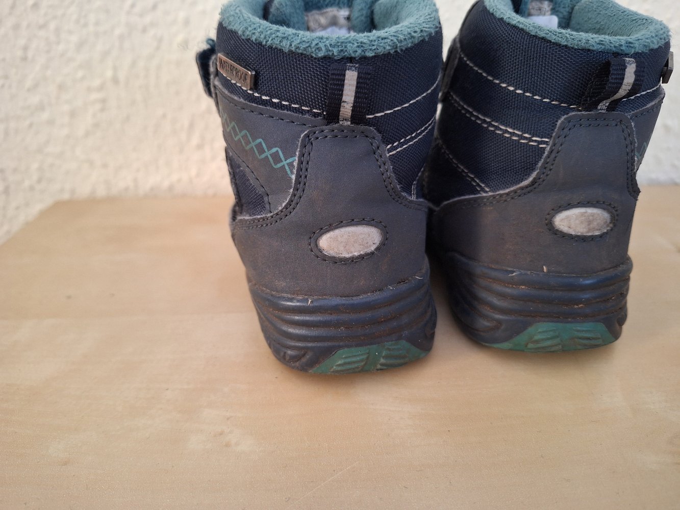 Gefütterte Winterstiefel, Gr. 25 waterproof