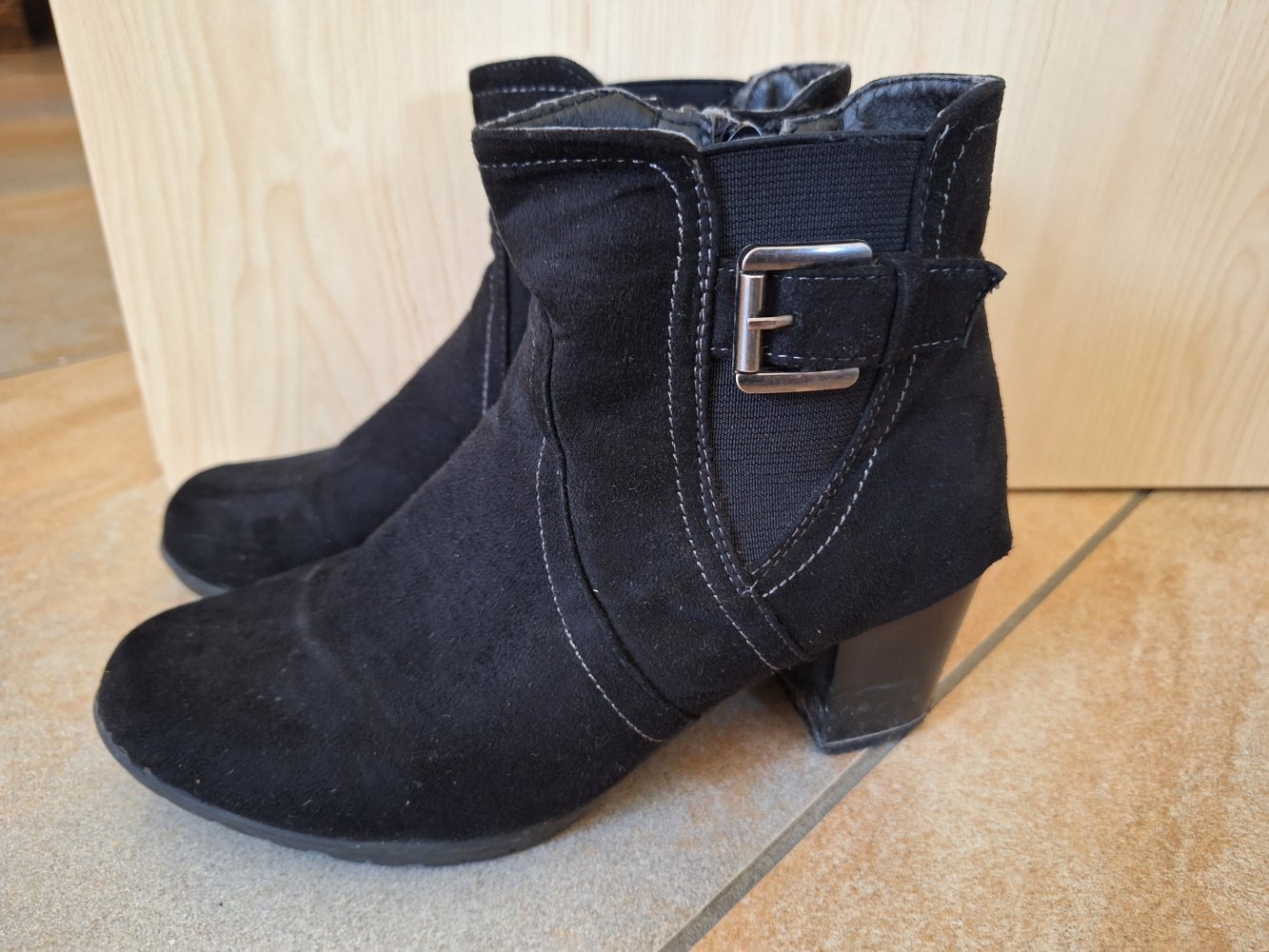 schwarze Stiefel mit Absatz, Gr. 37 / Stiefeletten