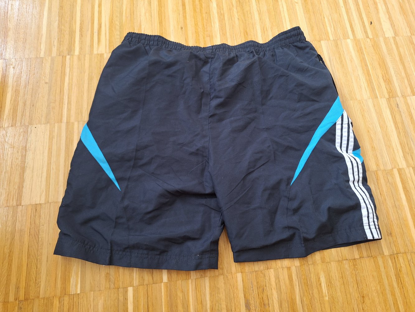 blaue adidas Herren-Sporthose / Sport-Shorts