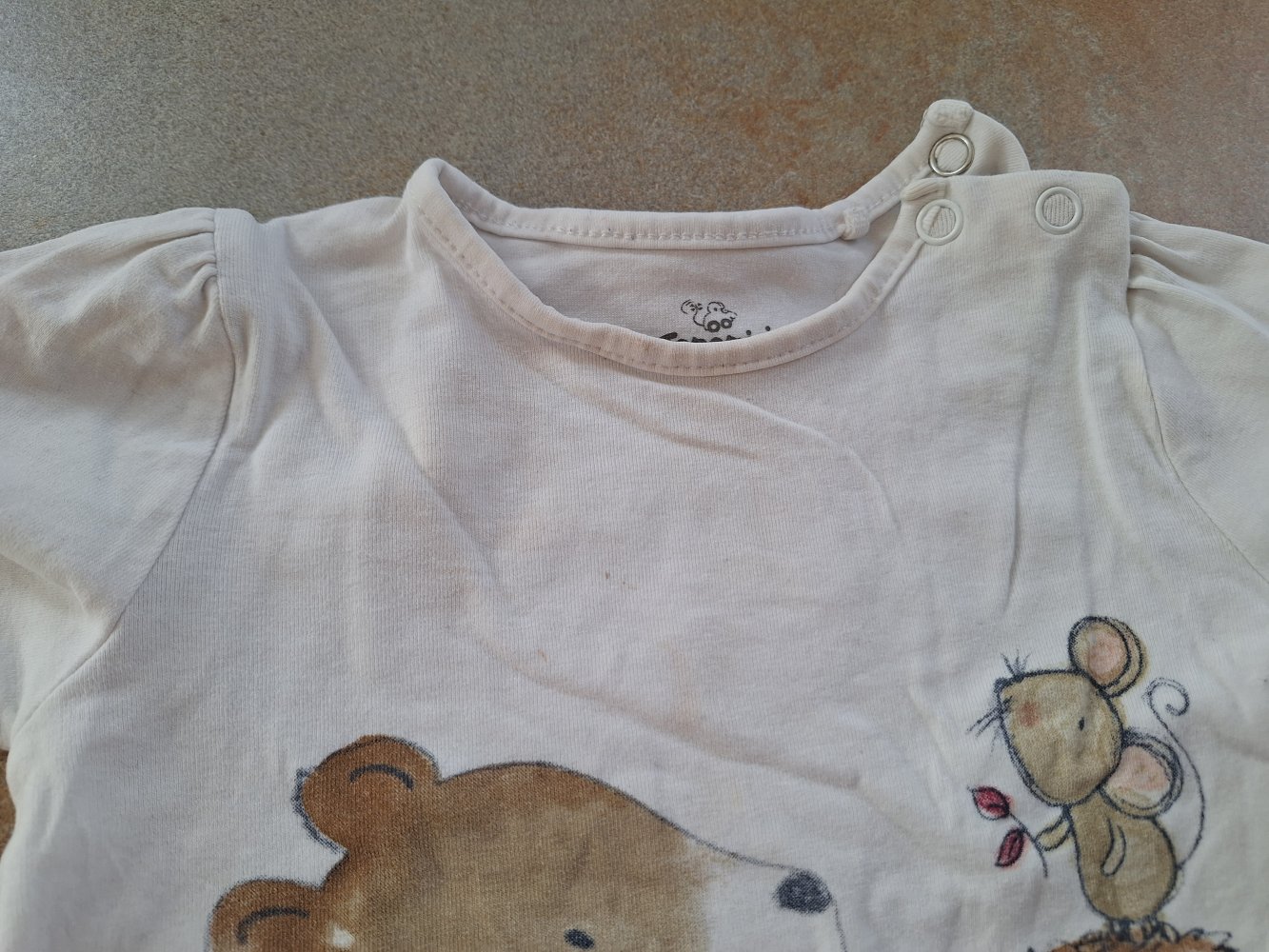 Schön geschnittener Pullover mit süßen Wilditeren, Gr. 80