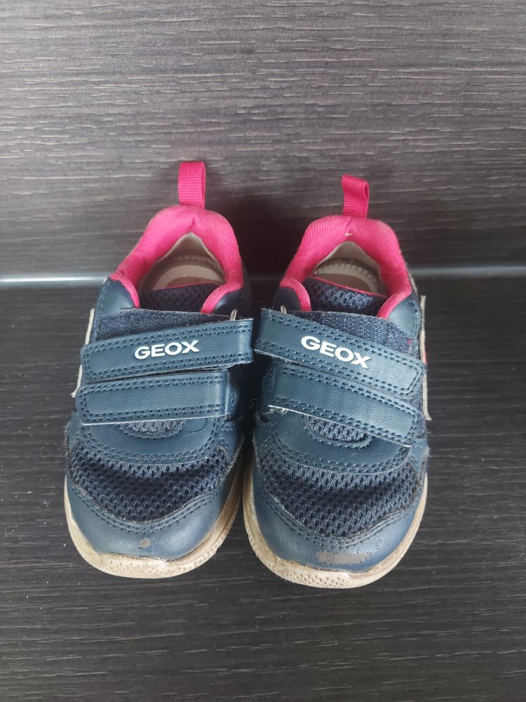 Kleinkind-Turnschuhe mit Klettverschluss von Geox, Gr. 22