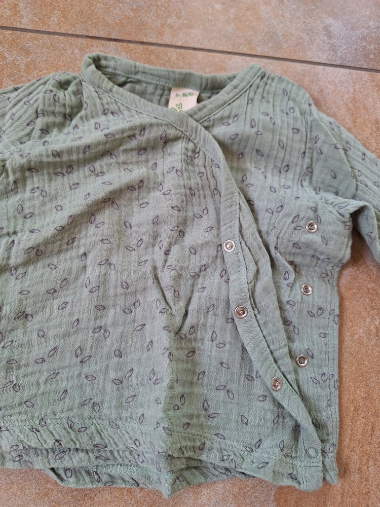 2-teiliges Musselinset: Wickeljacke und kurze Hose Gr. 86/92