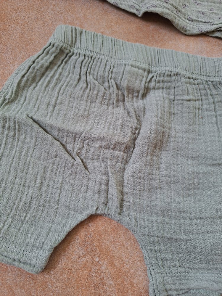 2-teiliges Musselinset: Wickeljacke und kurze Hose Gr. 86/92