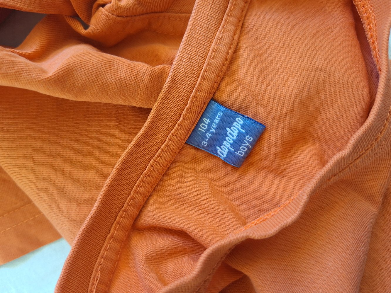Oranger Langarmpullover mit Auto, Gr. 104 Sweatshirt