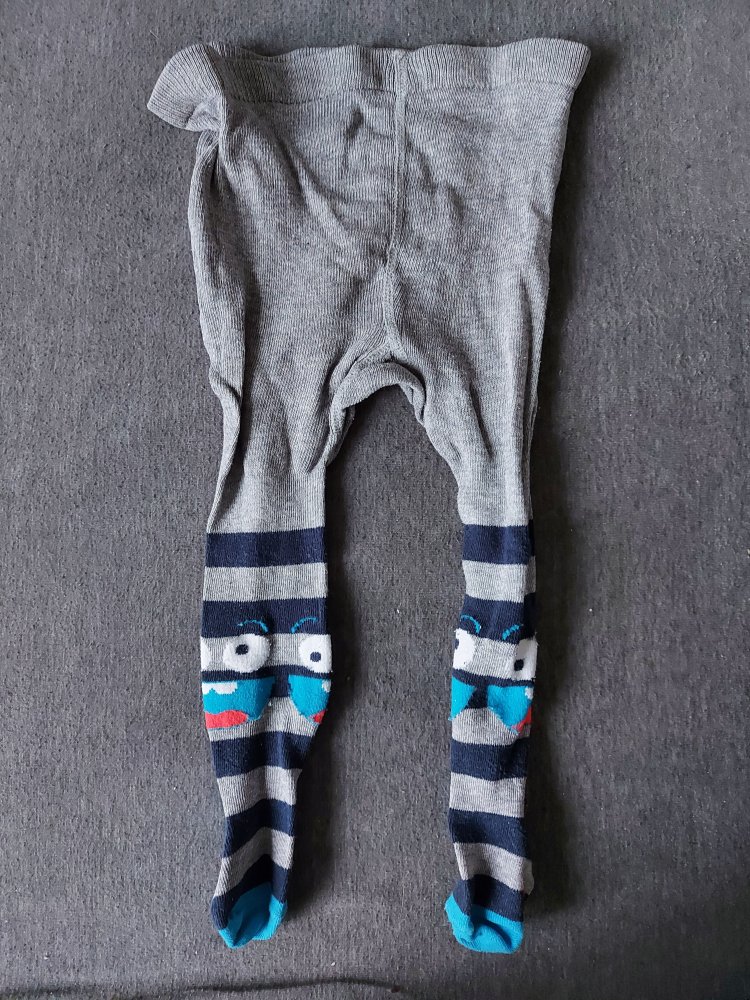 graublaue Babystrumpfhose mit kleinen Monstern Gr. 62/68