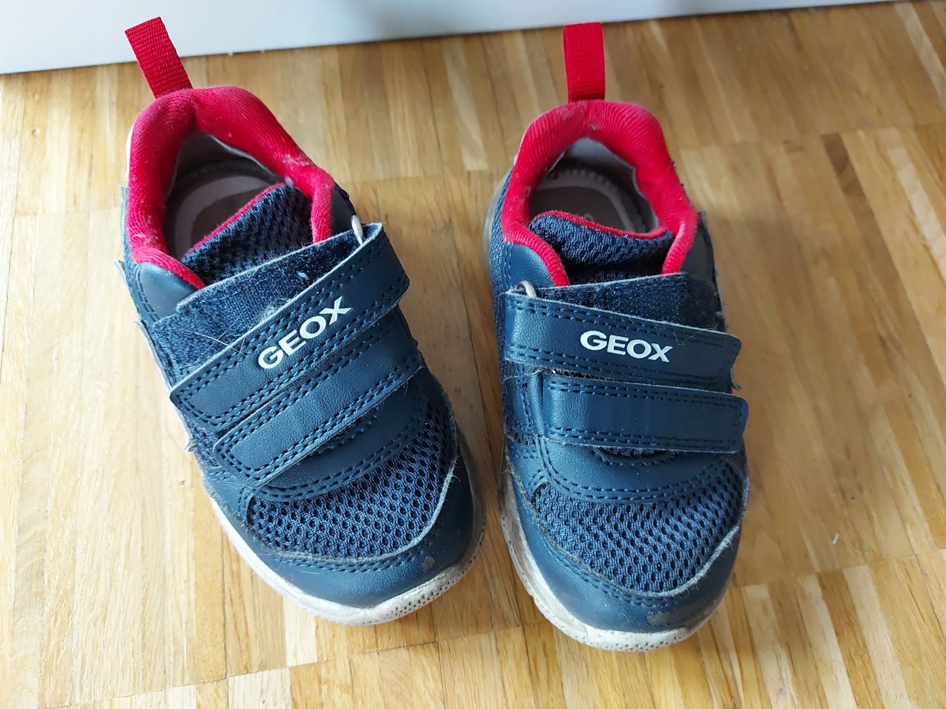 Kleinkind-Turnschuhe mit Klettverschluss von Geox, Gr. 22