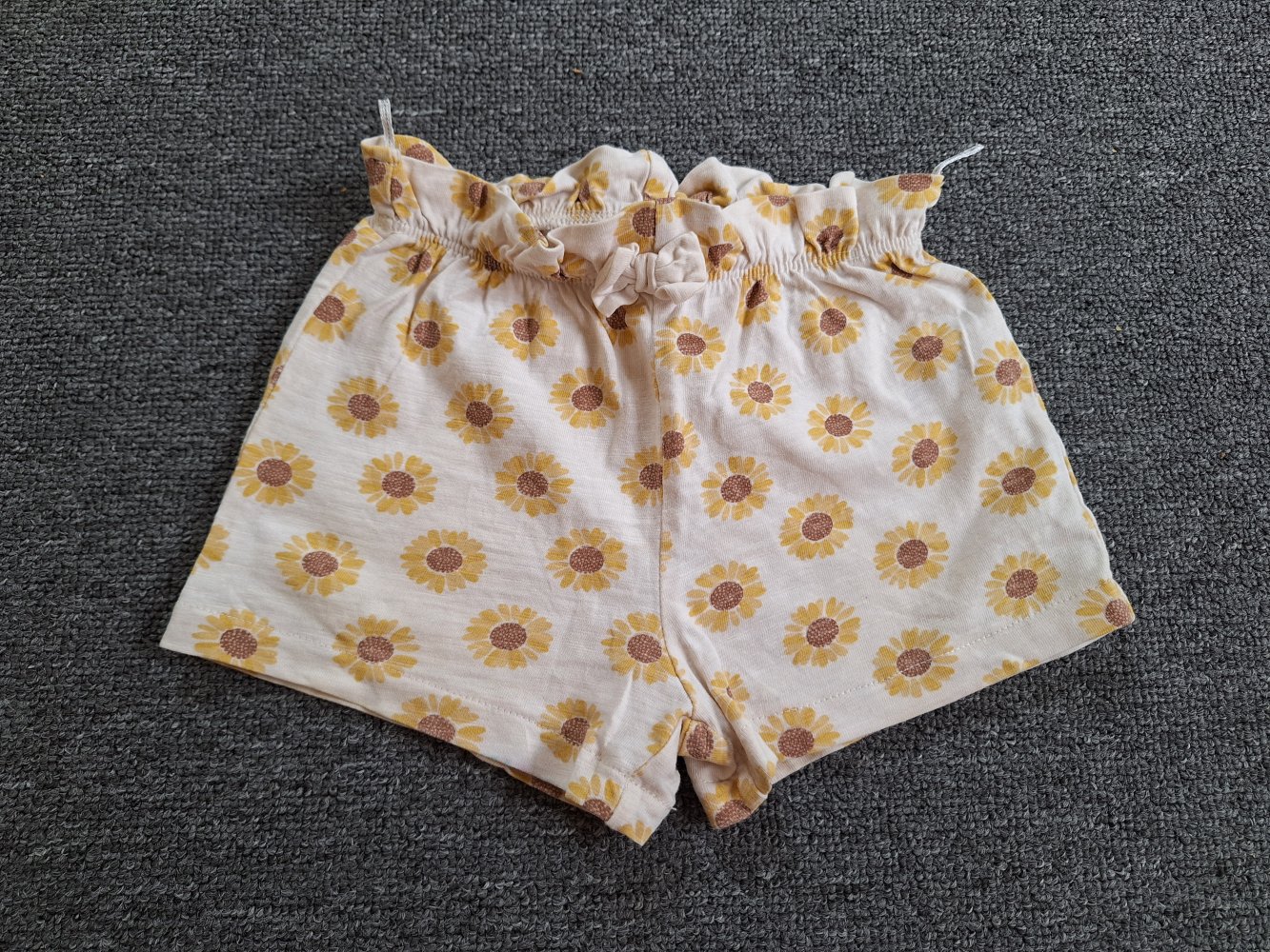 Kurze Hose mit Sonnenblumen, Gr. 80 Sommershorts