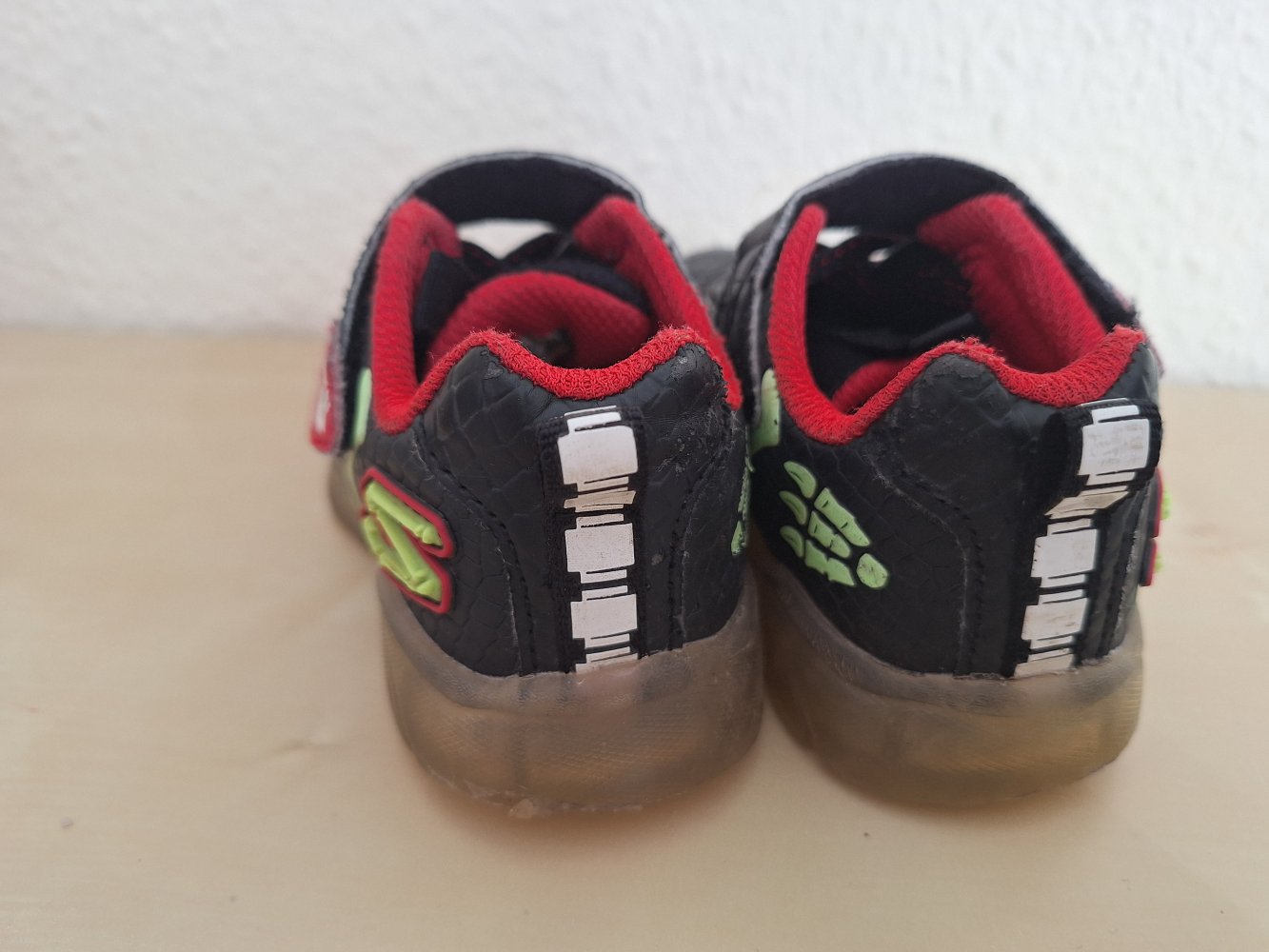 Turnschuhe Dinosaurier von Skechers, Gr. 24 Leuchtschuhe Sneaker S Lights: Illumi-Brights - Dino-Glo