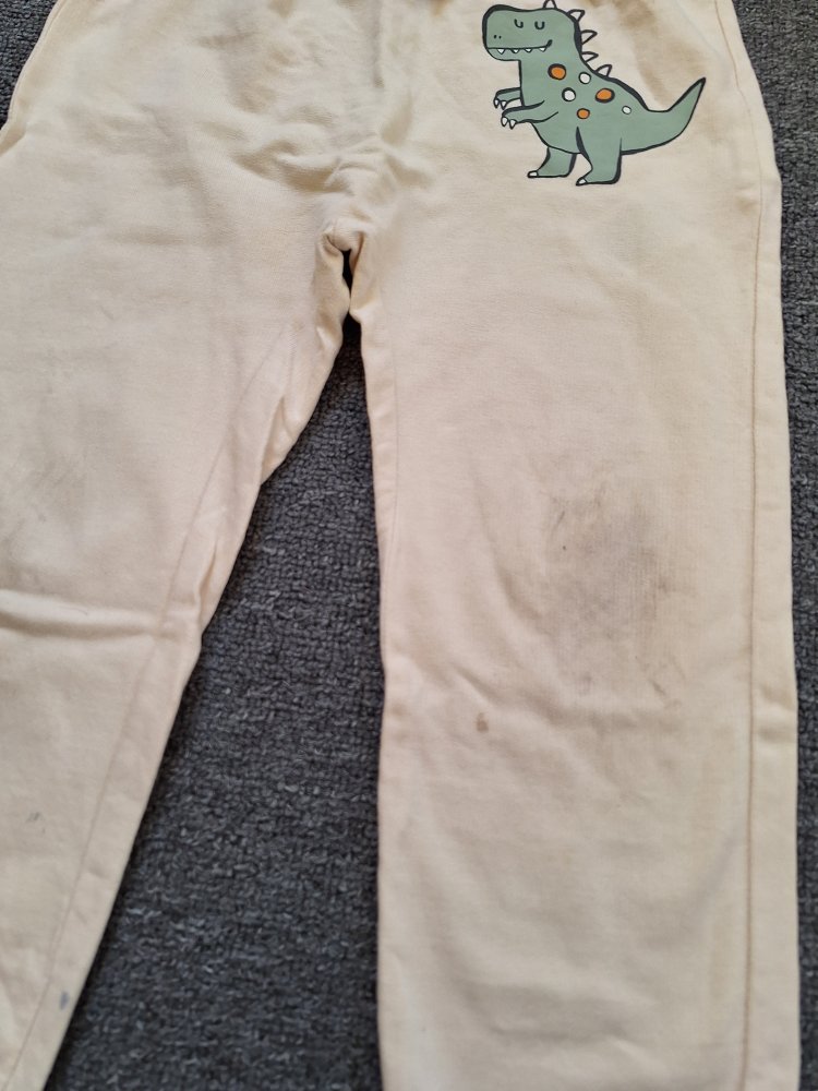 Bequeme Dino-Jogginghose, Gr. 98