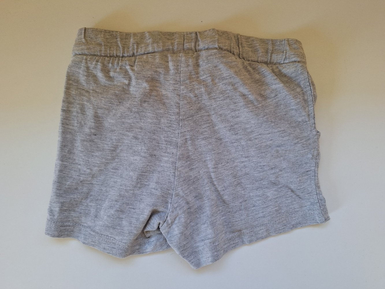 graue kurze Hose / Sommershorts Gr. 80 unisex