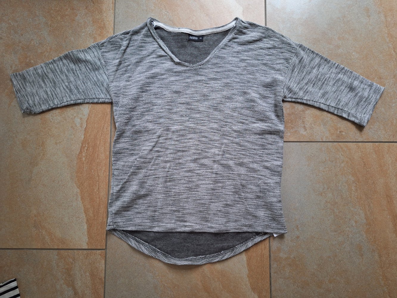 Grau-melierter Pullover mit Dreiviertelärmen Gr. 40