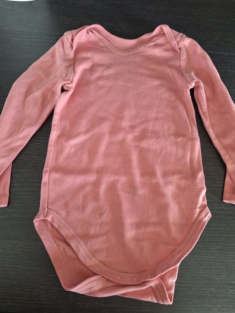 lachsfarbener Langarmbody Gr. 92