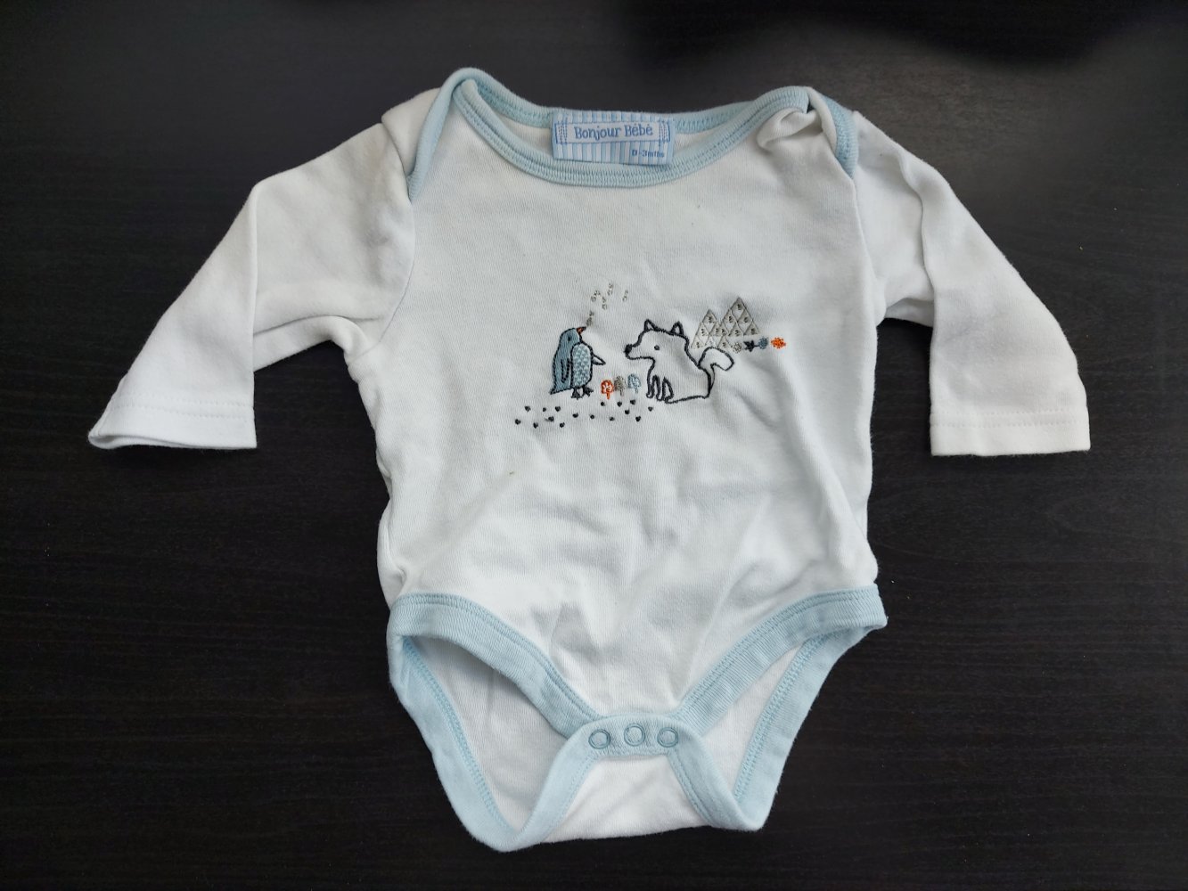 langärmliger hellblau-weißer Babybody 0-3 Monate