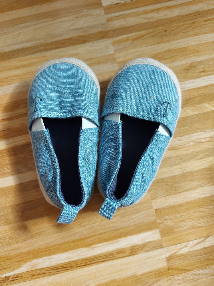 hellblaue Stoffschuhe mit kleinem Ankermotiv von H&M, Gr. 18-19
