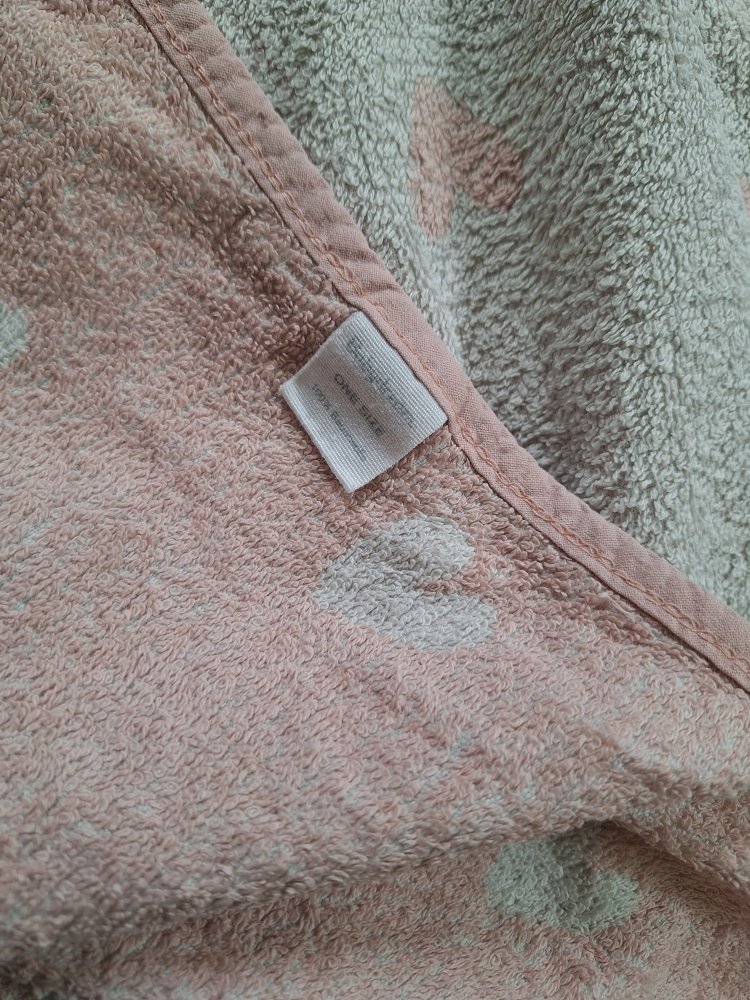 Süßes rosa Kapuzenhandtuch mit Häschen
