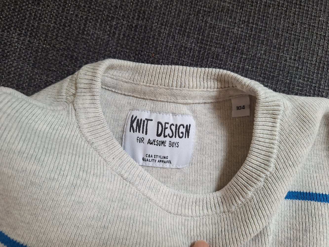 Beiger bunt gestreifter Jungs Strickpulli Gr. 104
