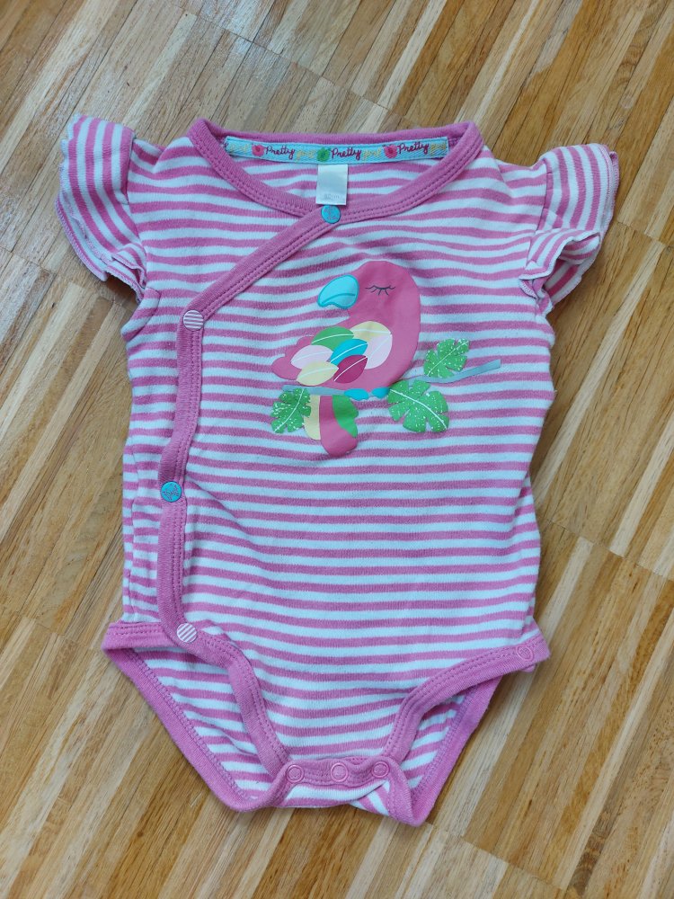 pinker Sommer-Wickelbody mit Papagei Gr. 80 cm