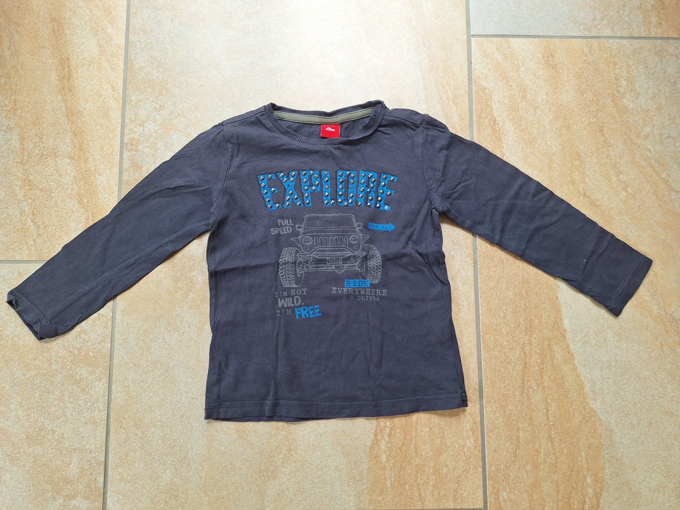 Blaues Sweatshirt mit Nieten, Gr. 104/110 