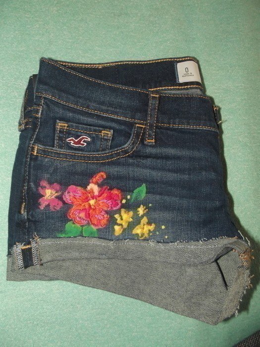  Neu! Hollister Denim Hotpants mit gesticktem Blumenmuster Größe 0 Weite 24