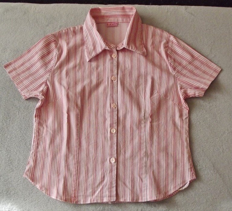 Schöne kurzämelige Bluse