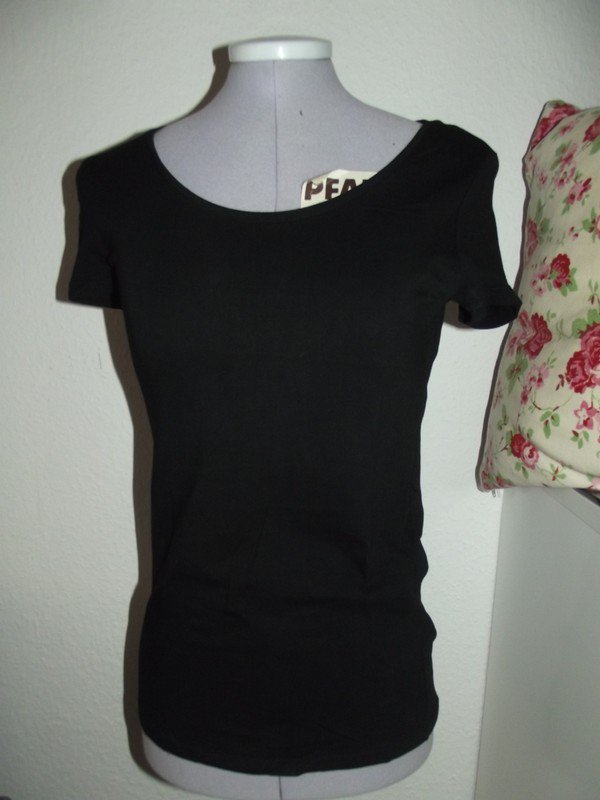 Schönes schwarzes Kurzarmshirt 
