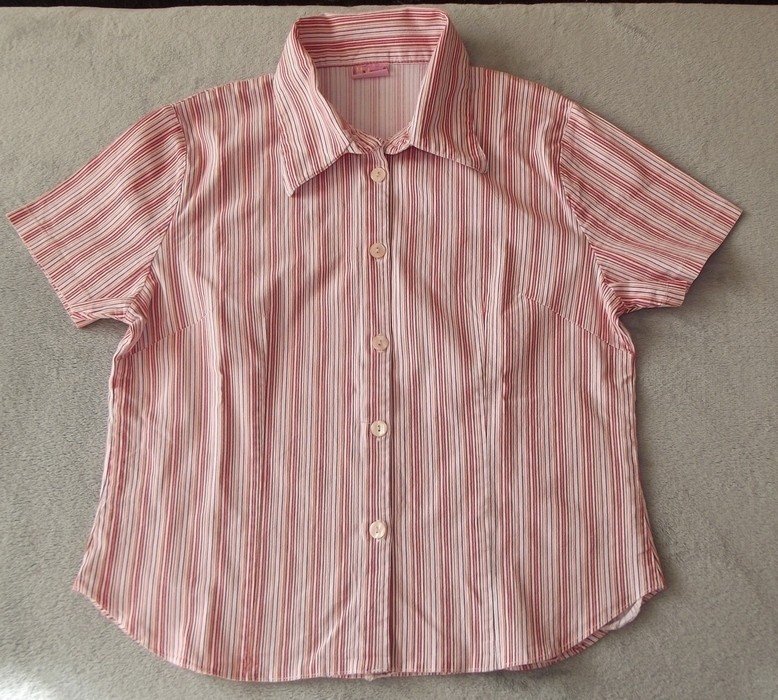 Schöne kurzämelige Bluse
