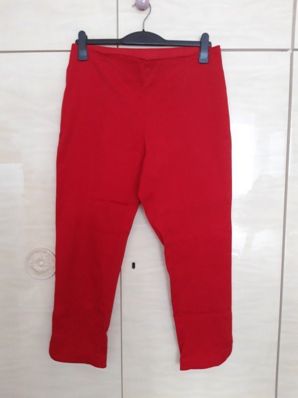 Sehr schöne rote Schlupfhose Gr.22 
