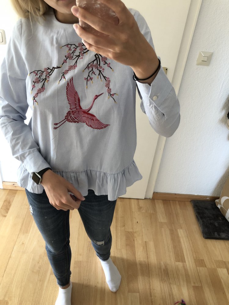 Gestreifte Bluse mit einem pinken Vogel