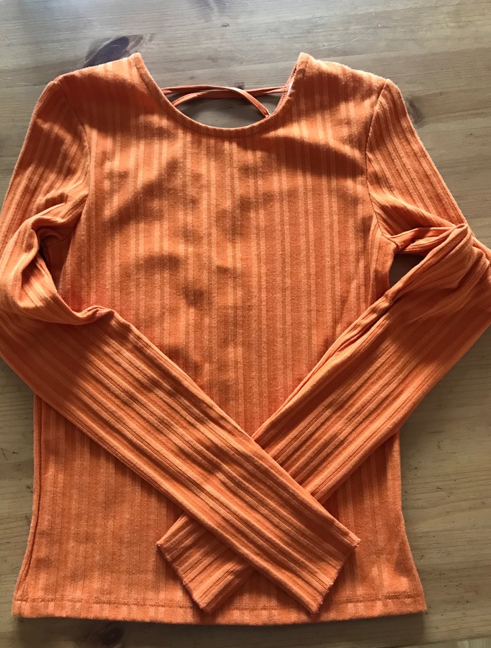 Shirt mit rückenausschnitt