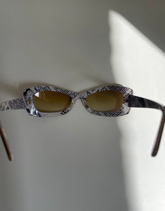 John Galliano Newspaper Gazette Sonnenbrille 90s Y2K Vintage