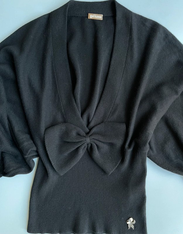 John Galliano Pullover mit Wollanteil Schleife V-Neck Ballonärmel