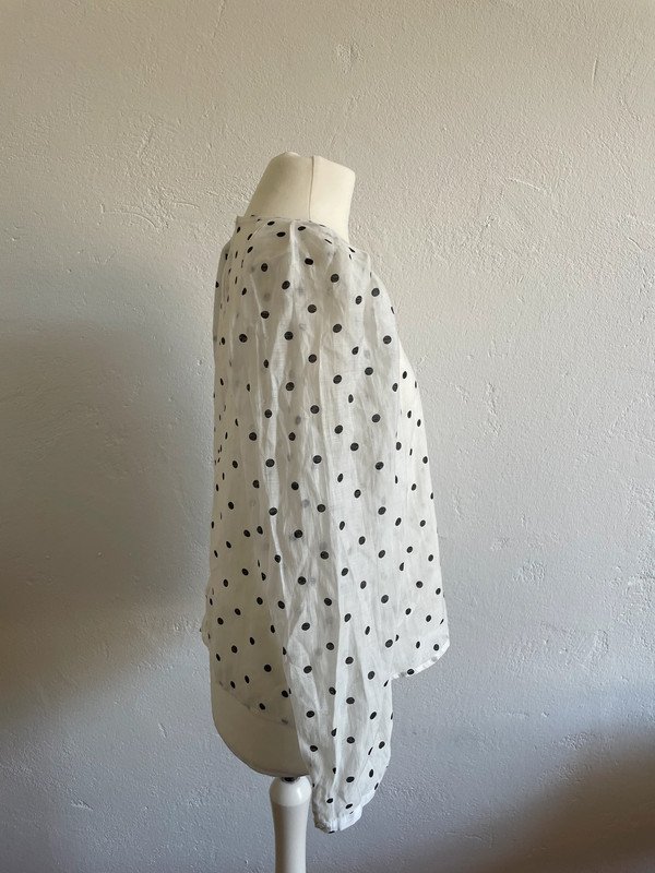 Mango Bluse mit Punkten Polkadots leichte Schlupfbluse geraffte Schulter