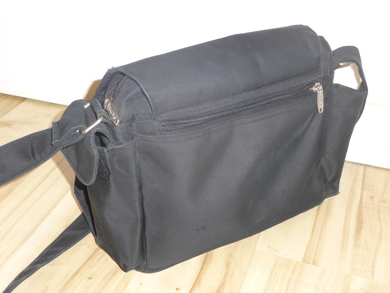 praktische schwarze Tasche