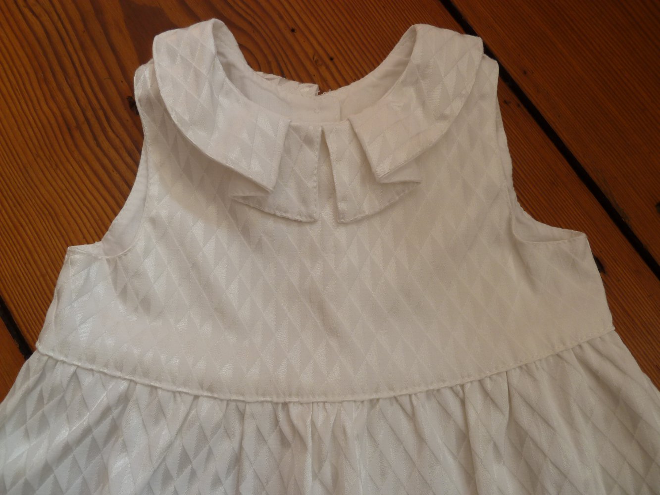 H&M Festliches Kleid Hochzeit Taufe Gr. 80 Weiss Seidenglanz Ärmellos