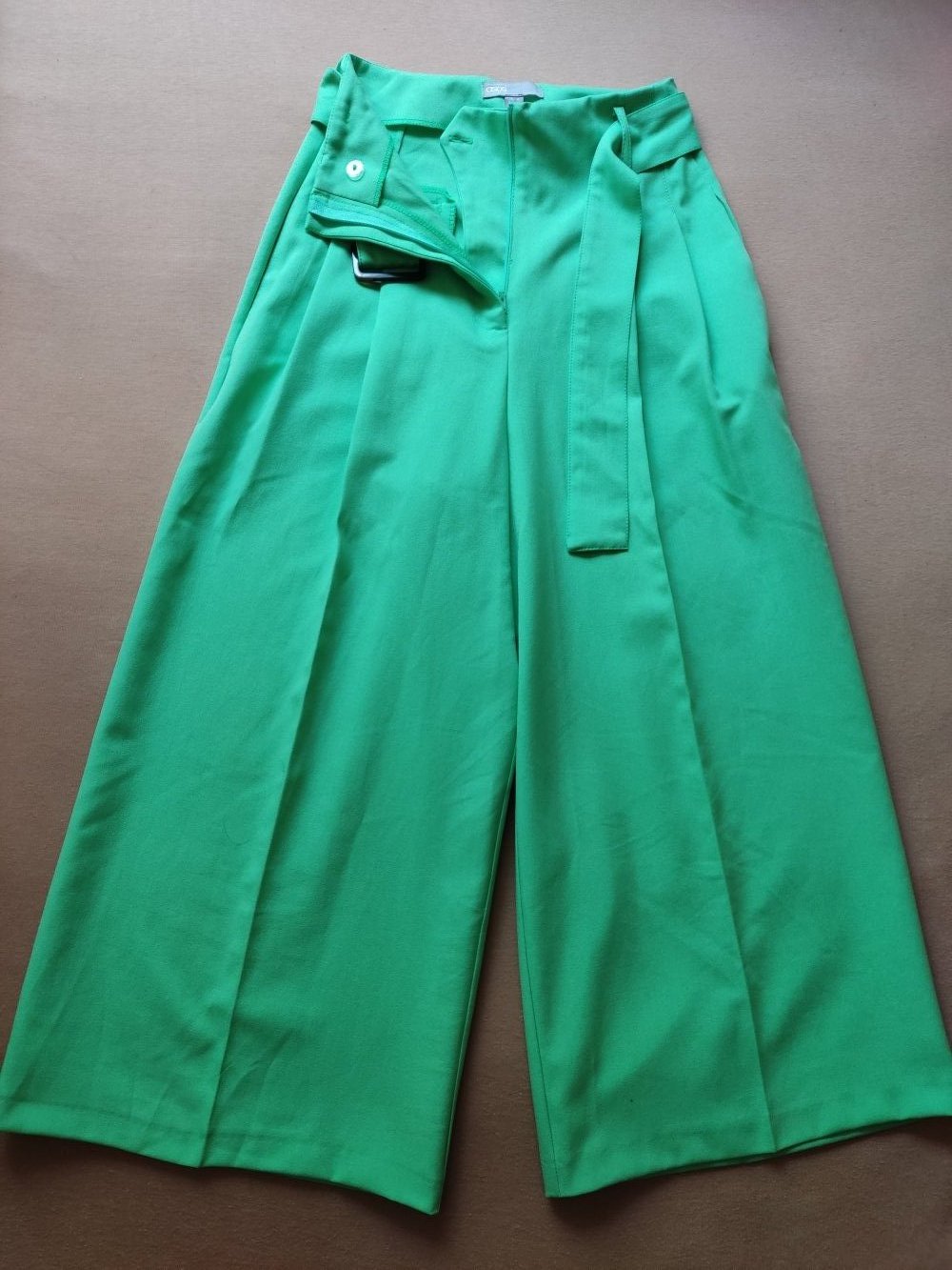 ASOS Culotte Marlene Hose High Waist Gr.32 Apfelgrün