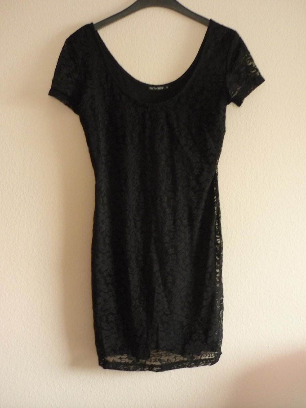 Kleid - schwarz - viel Spitze - eng anliegend - Mini Kleid Gr.S