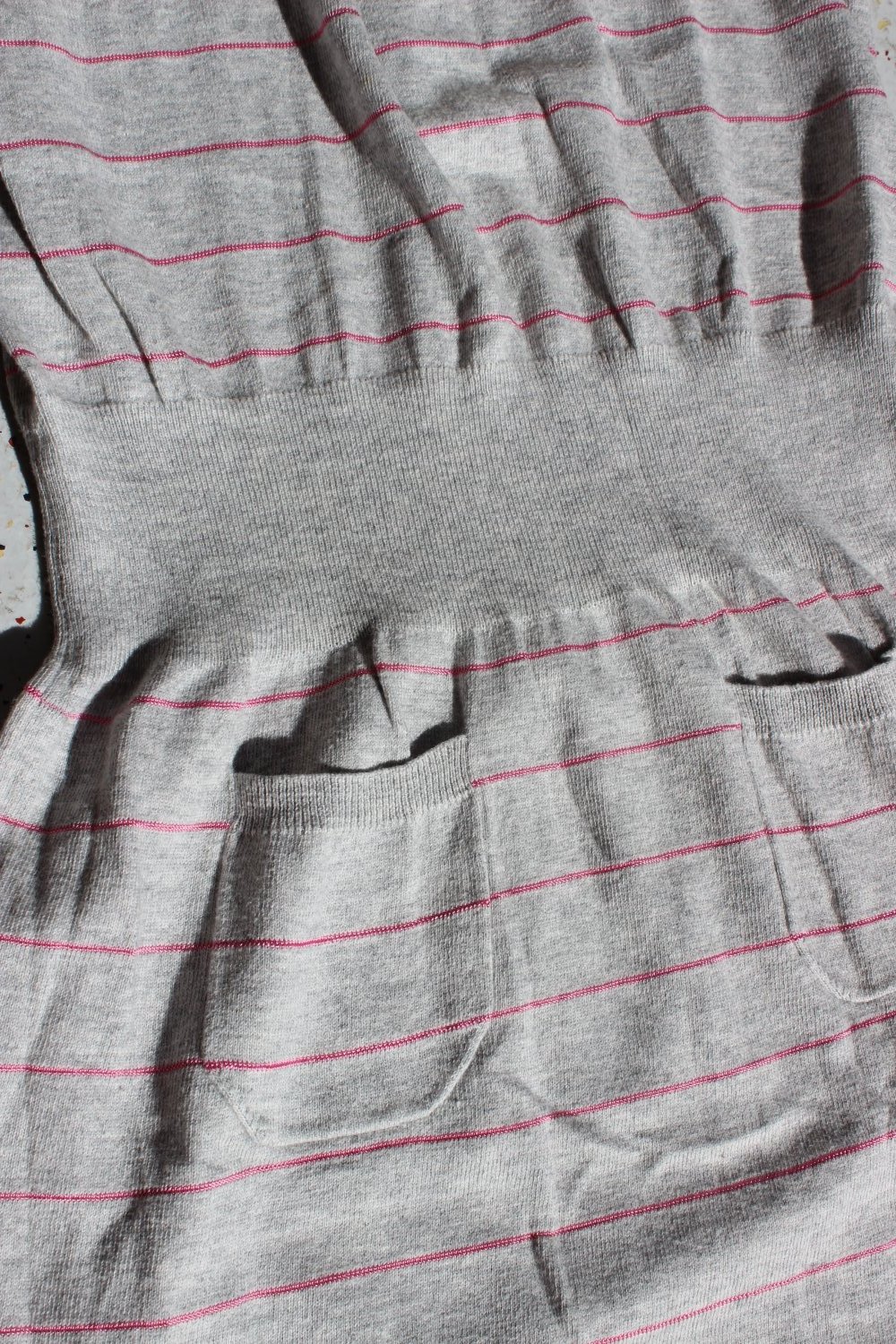 NEU! H&M Vintage 00-er Strickkleid Racerback Mini feiner Jersey hellgrau rosa